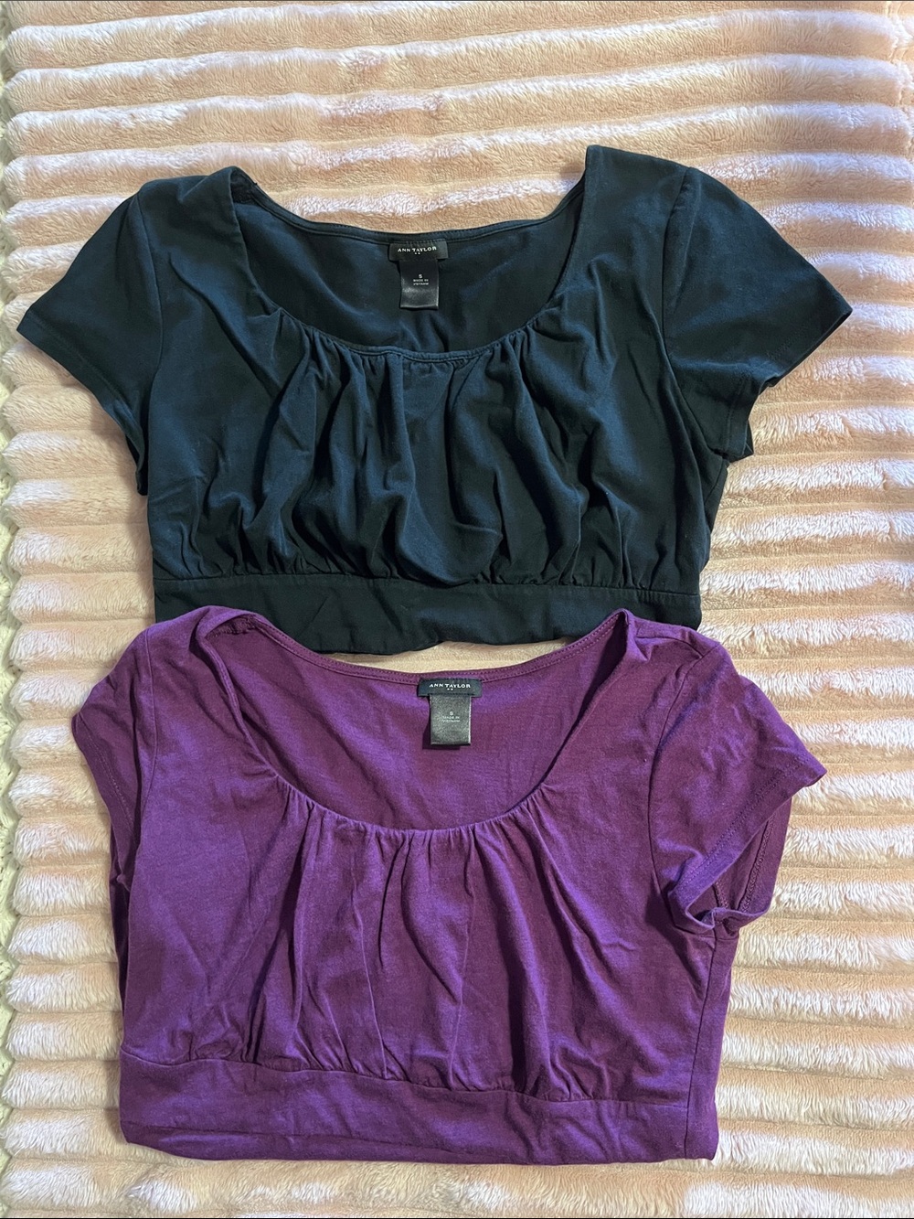 ANN TAYLOR. 2 tops. VGUC. Small.